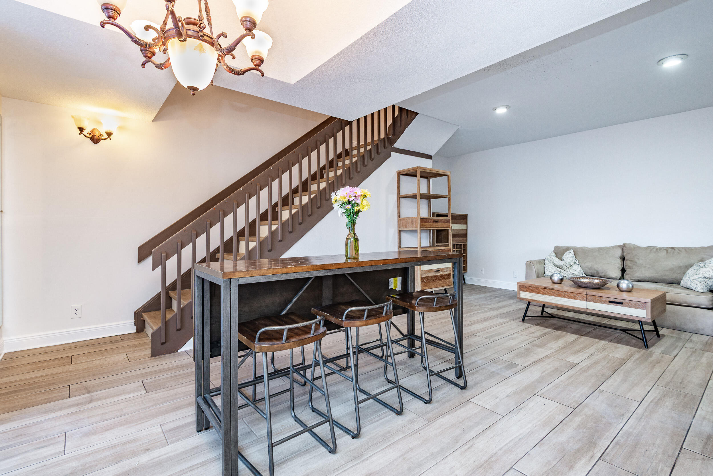 CHATEAU ON THE KNOLL - Residential