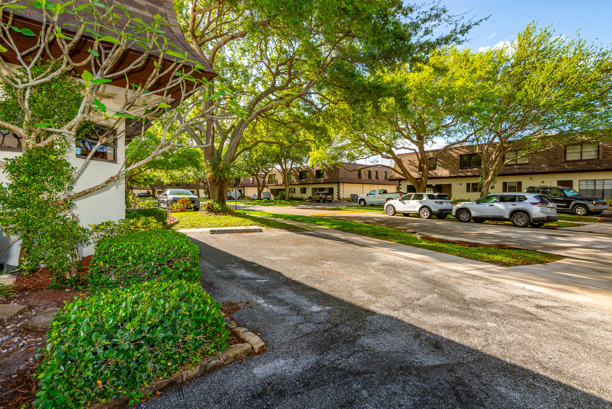 CHATEAU ON THE KNOLL - Residential