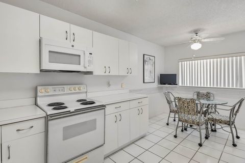 Tiny photo for 4735 E Lucerne Lakes Blvd Blvd E #308, Lake Worth, FL 33467 (MLS # B26013074)
