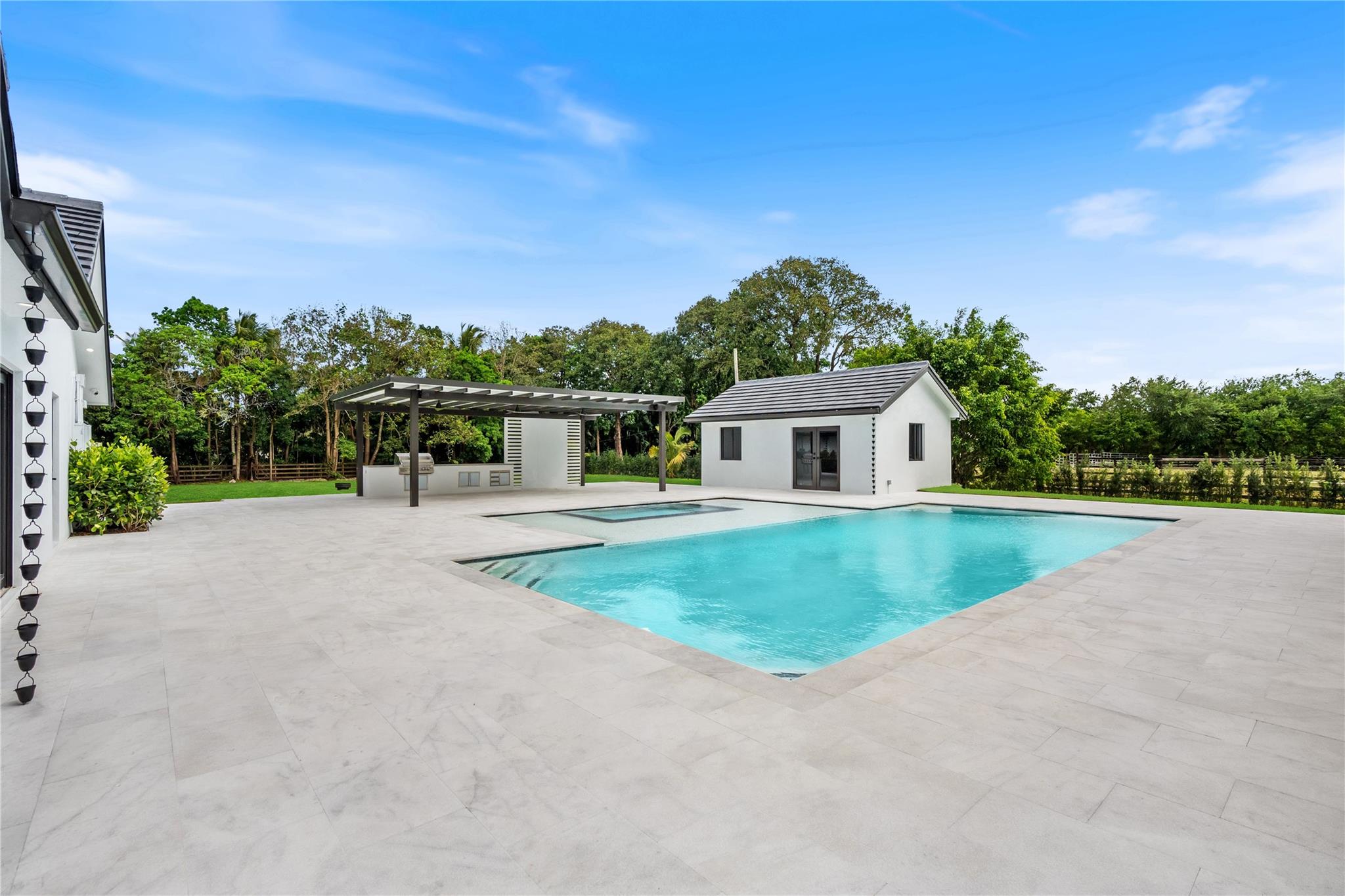 SUNSHINE RANCHES - Residential