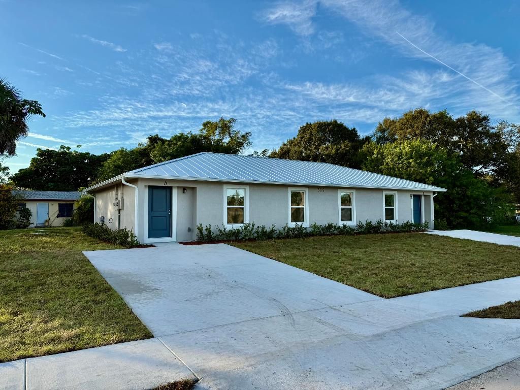 Photo of 505 N 27th Street, Fort Pierce, FL 34947 (MLS # R11156349)
