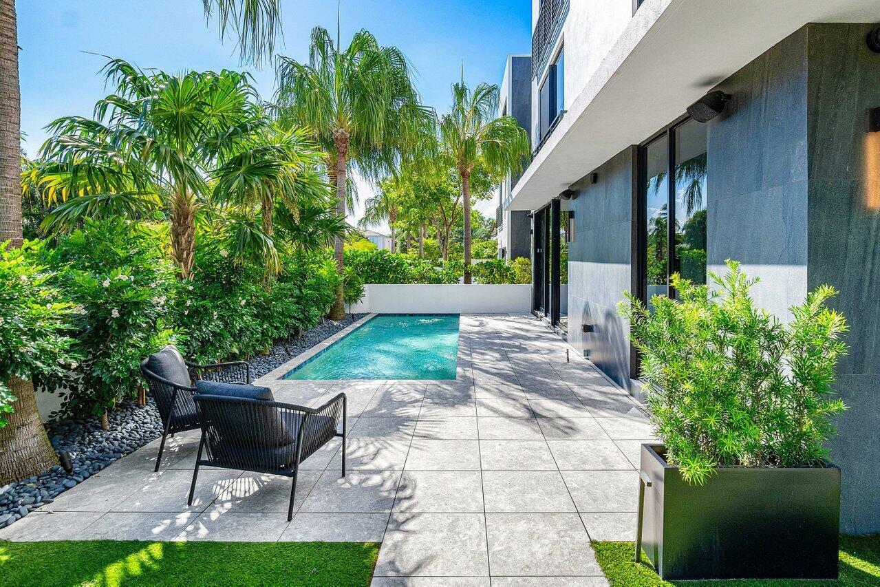 914 Palm Trail