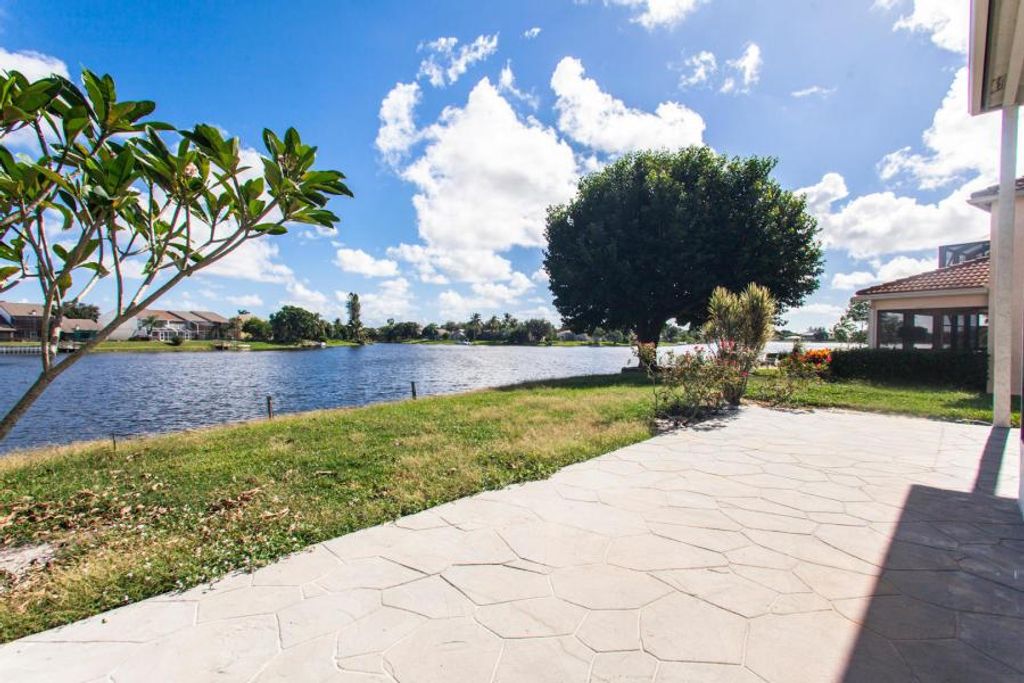 Photo of 12561 Shoreside Lane, Wellington, FL 33414 (MLS # R10718770)
