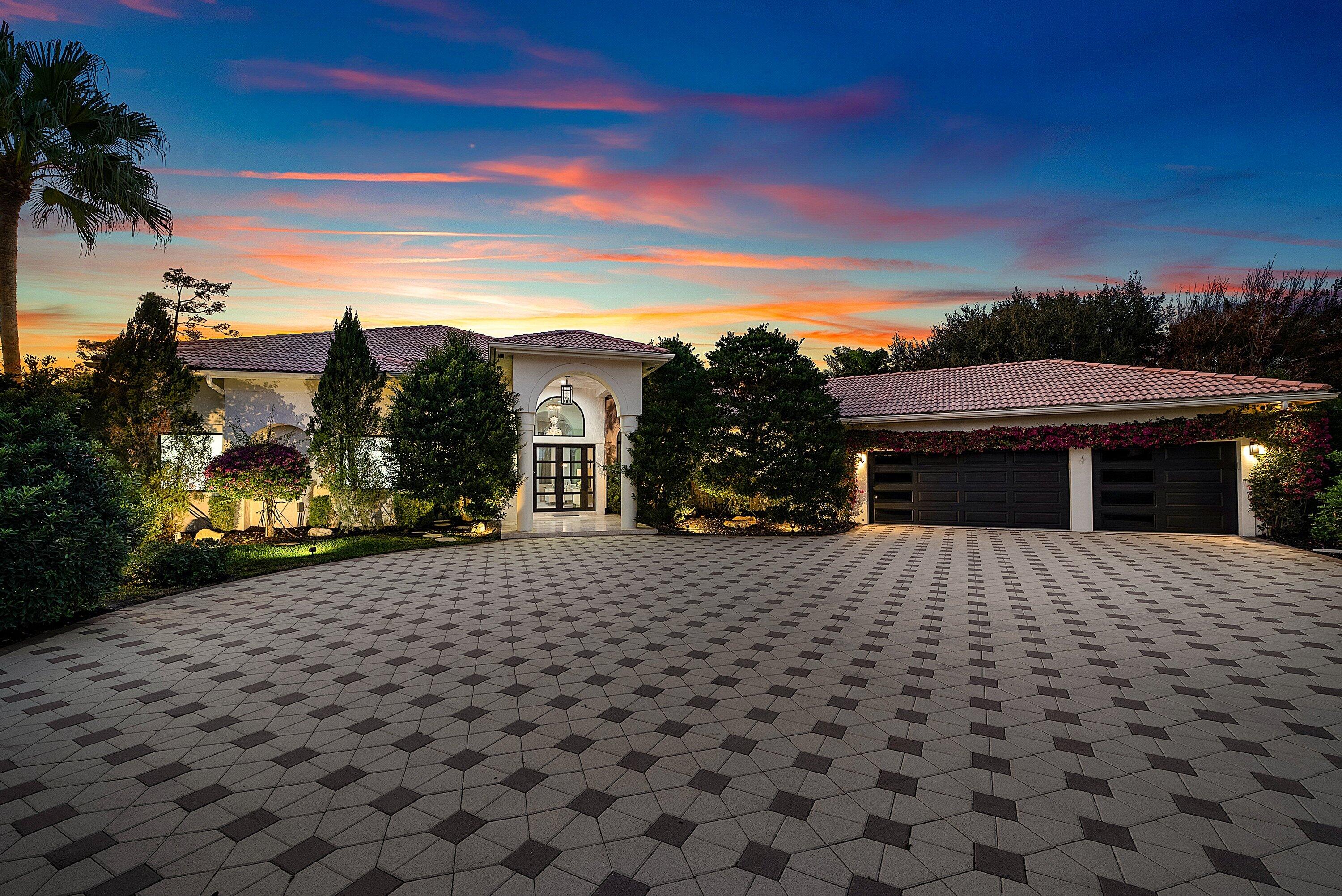 6715 E Calumet Circle