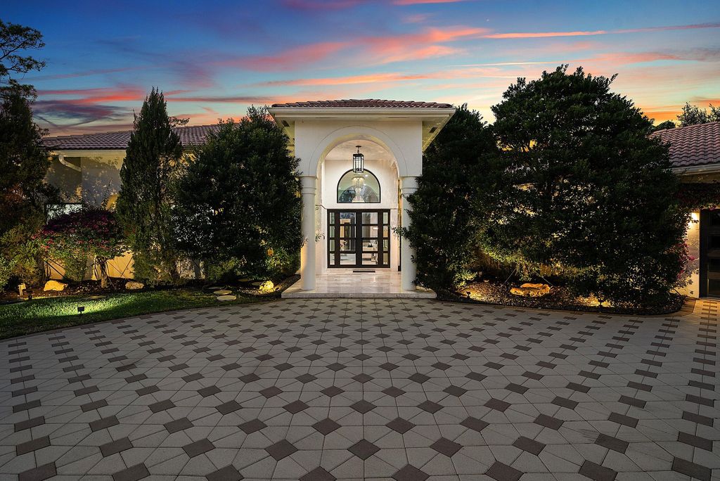 Photo of 6715 E Calumet Circle, Lake Worth, FL 33467 (MLS # R11163518)