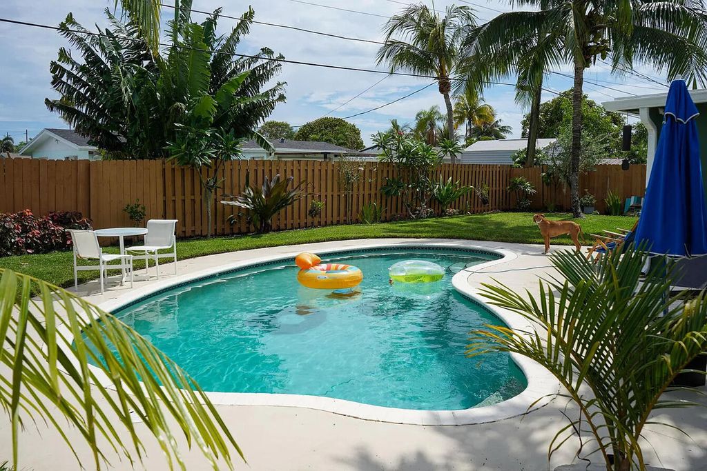 Photo of 6 SE 10th Court, Deerfield Beach, FL 33441 (MLS # B26018175)