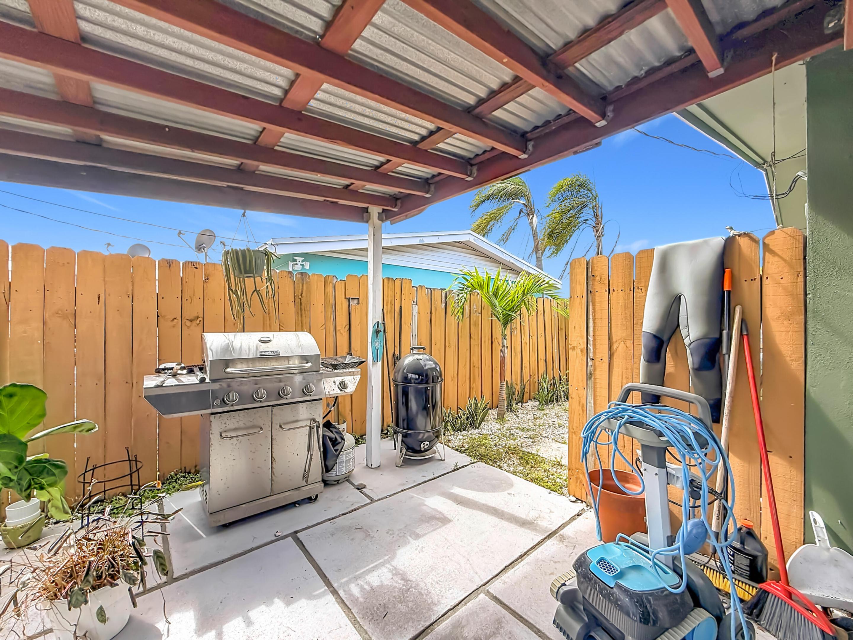 CORAL MANOR 5TH ADD - Residential