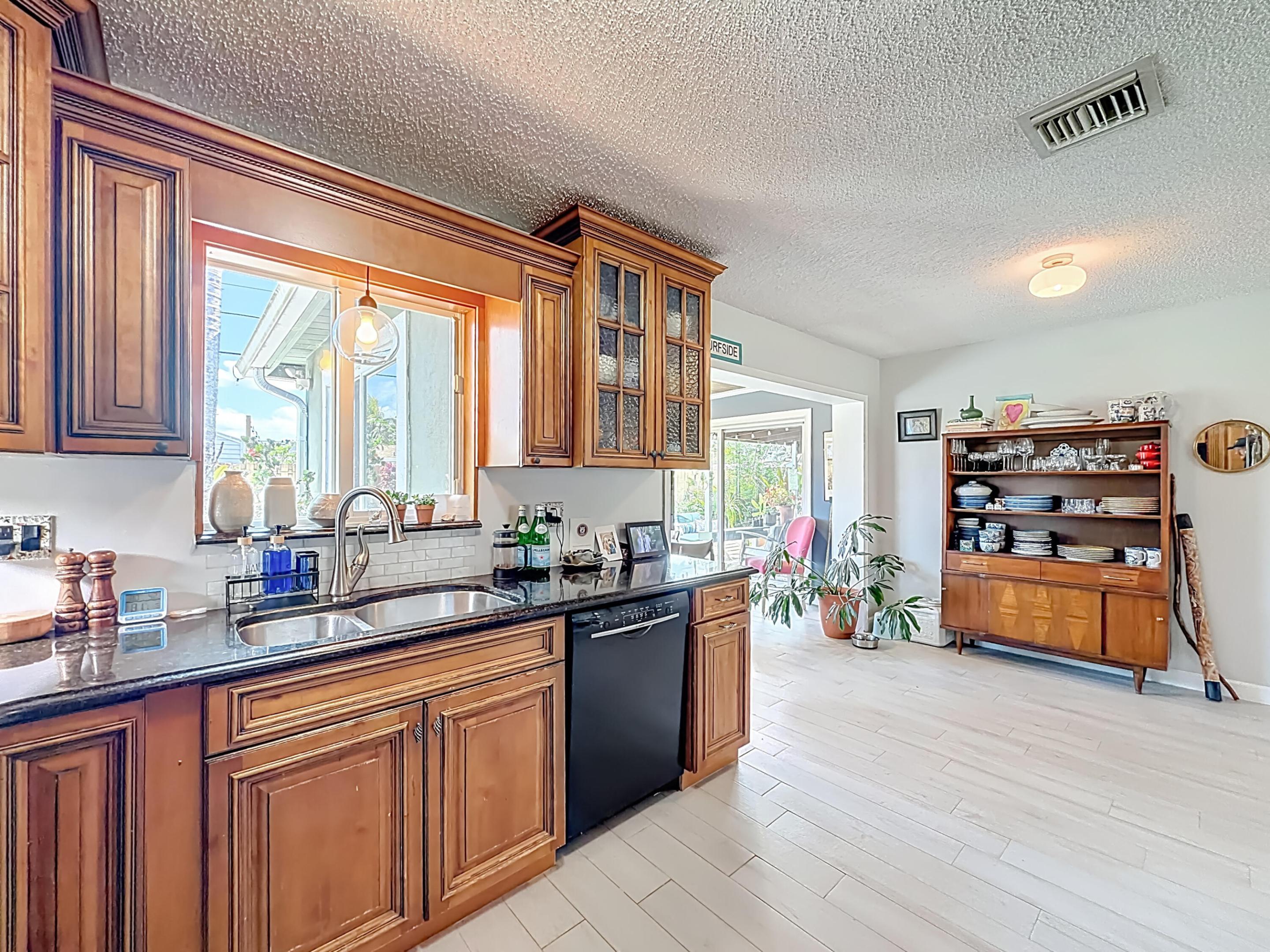 CORAL MANOR 5TH ADD - Residential