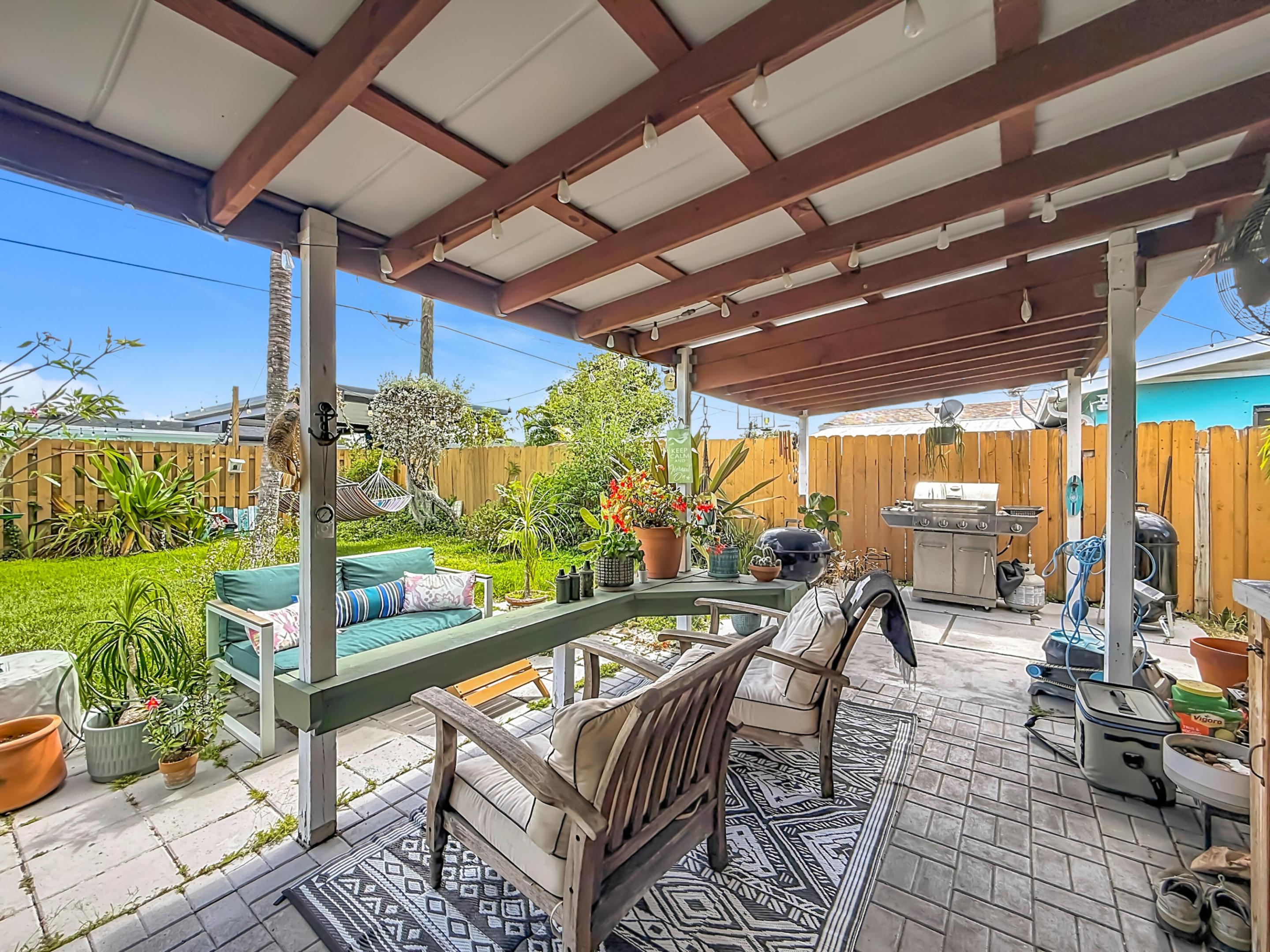 CORAL MANOR 5TH ADD - Residential