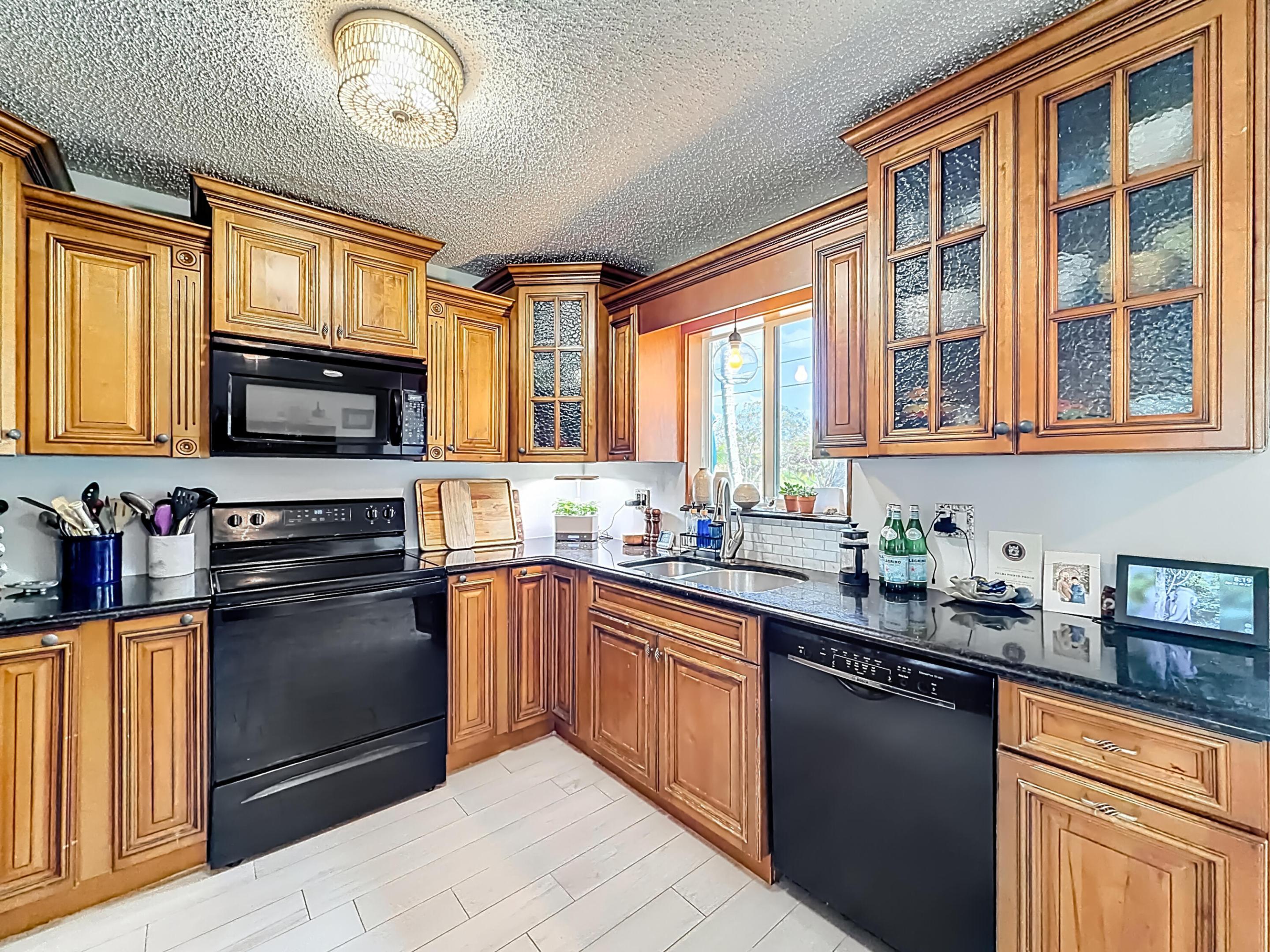 CORAL MANOR 5TH ADD - Residential