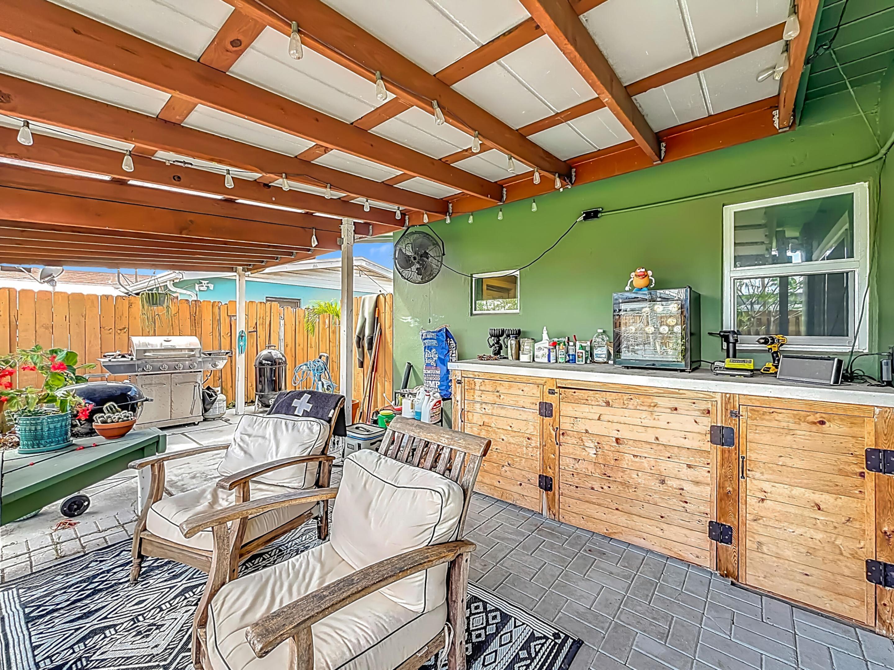 CORAL MANOR 5TH ADD - Residential