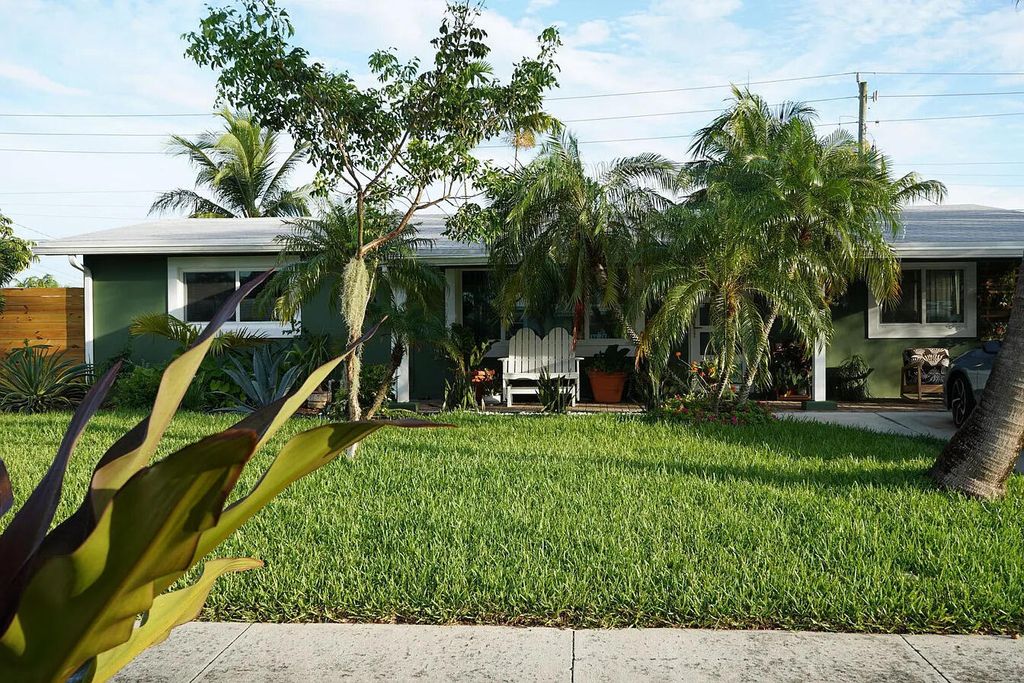 Photo of 6 SE 10th Court, Deerfield Beach, FL 33441 (MLS # B26018175)