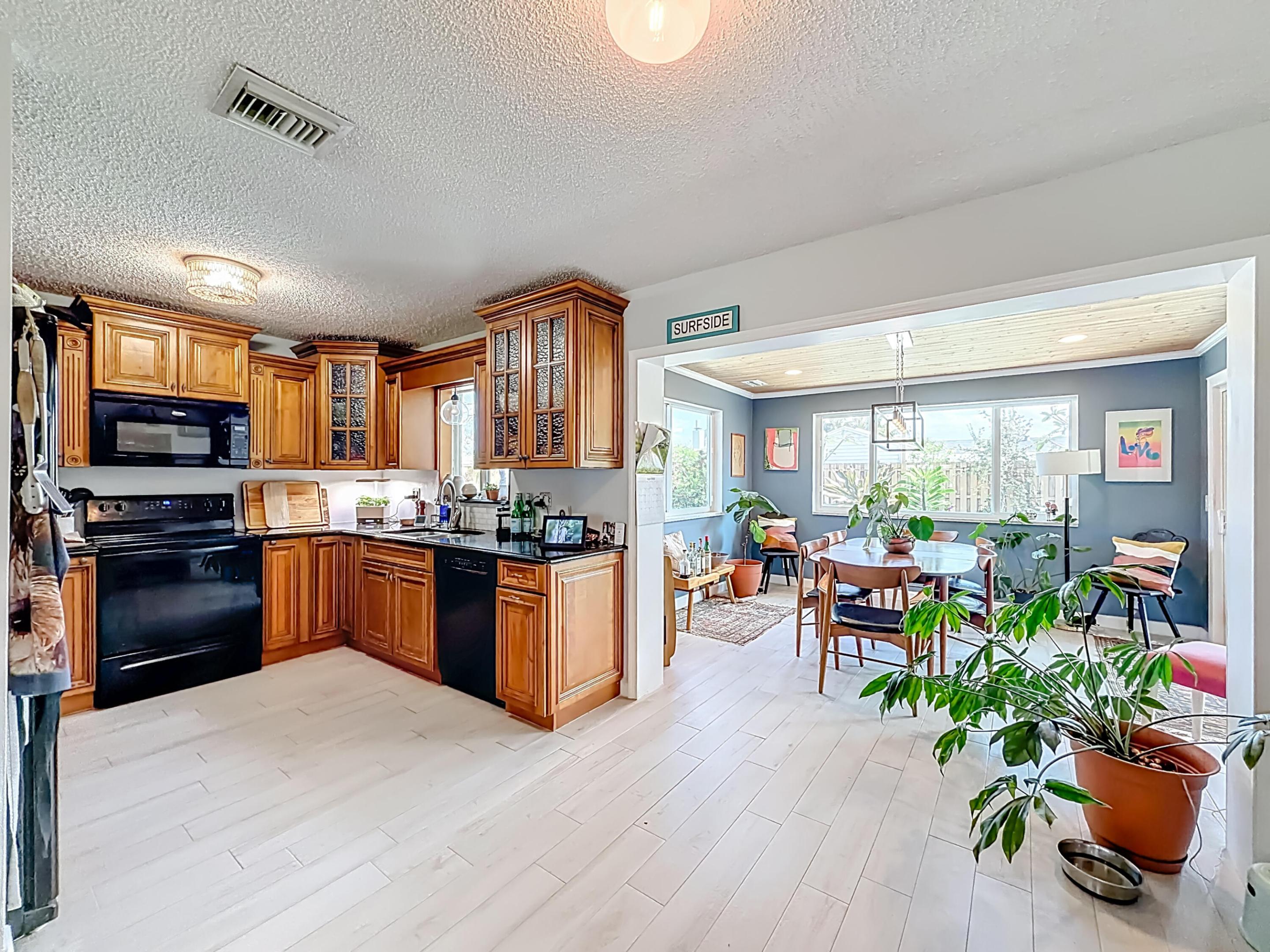 CORAL MANOR 5TH ADD - Residential