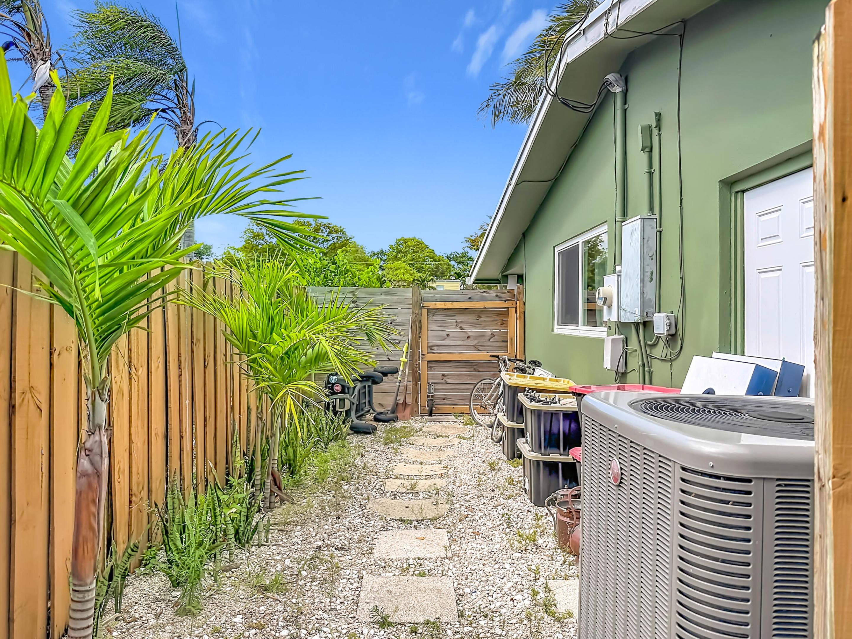 CORAL MANOR 5TH ADD - Residential