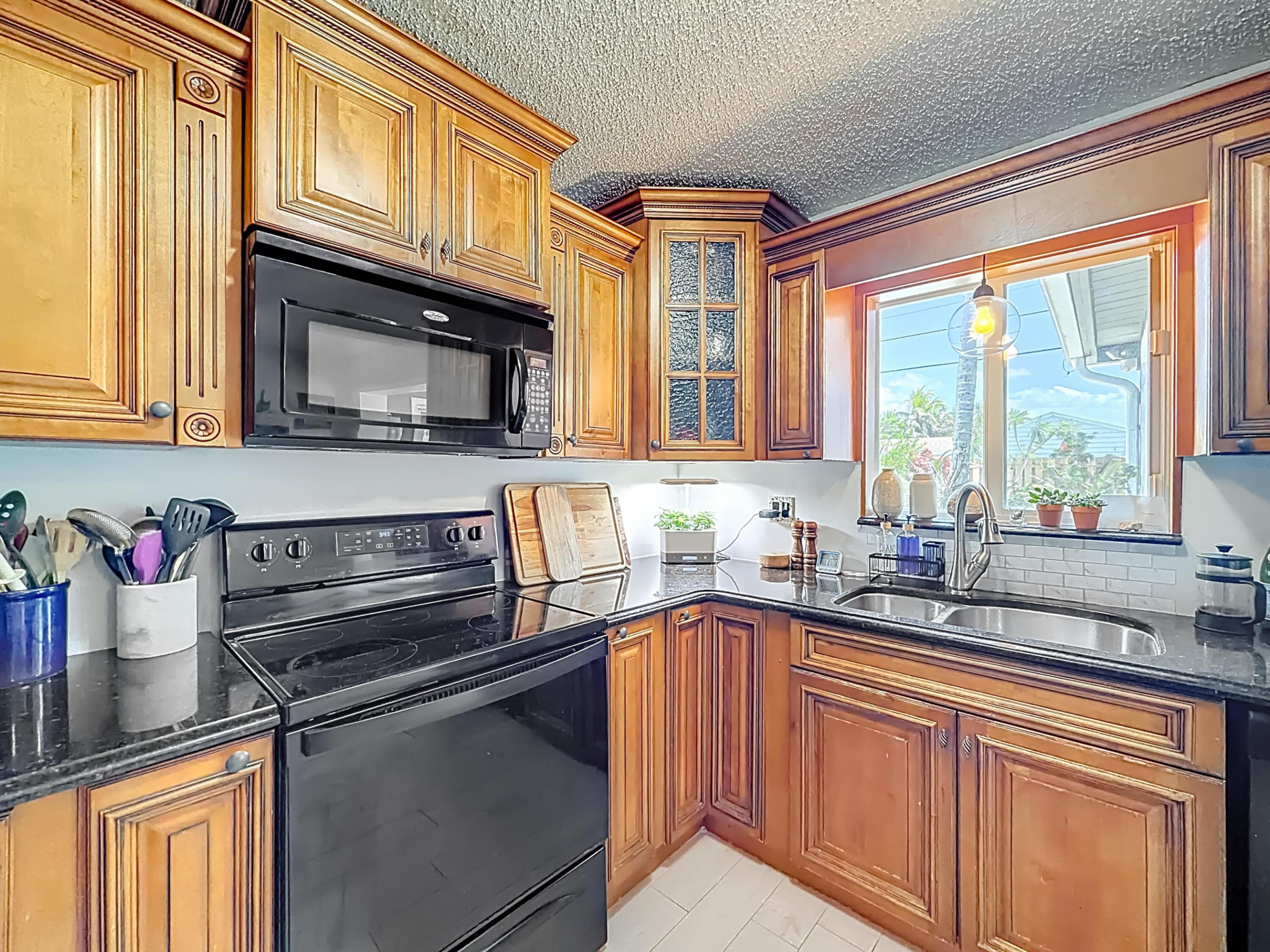 CORAL MANOR 5TH ADD - Residential