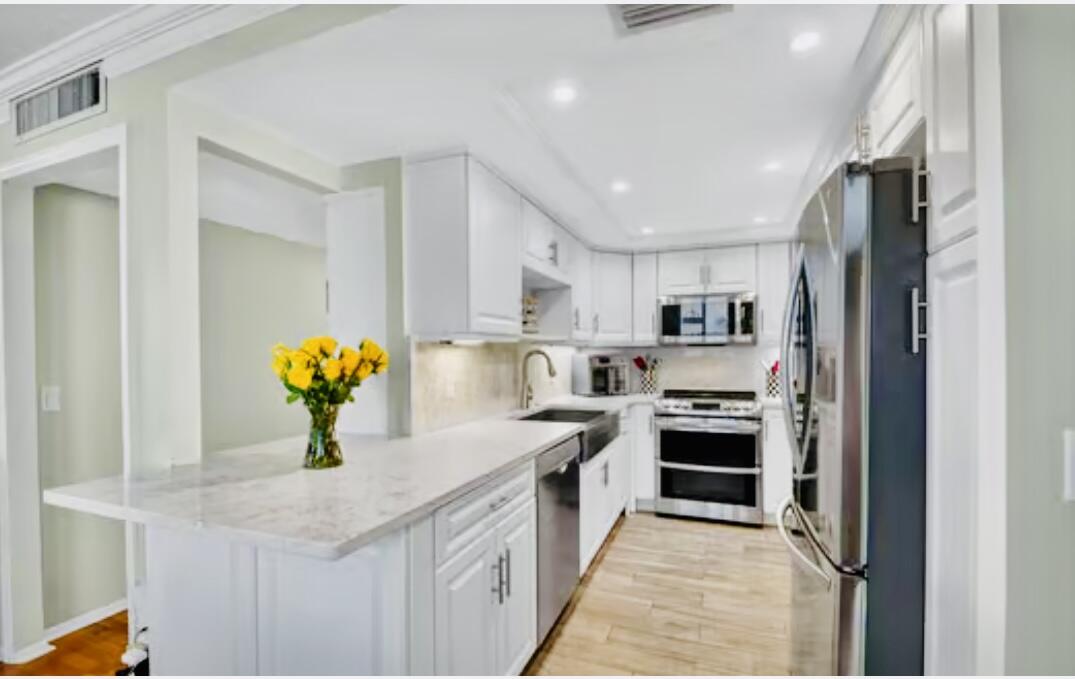 MAYAN TOWERS CONDO I - Residential