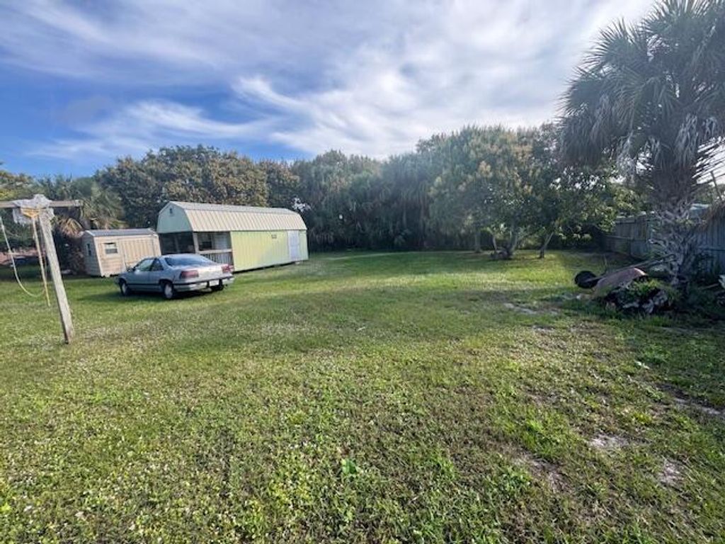 Photo of 812 N 21st Street, Fort Pierce, FL 34950 (MLS # R11150367)