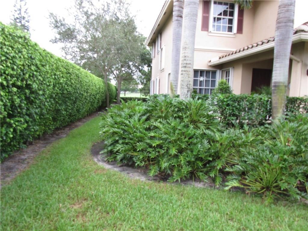 ROLLING HILLS GOLF & TENN - Residential