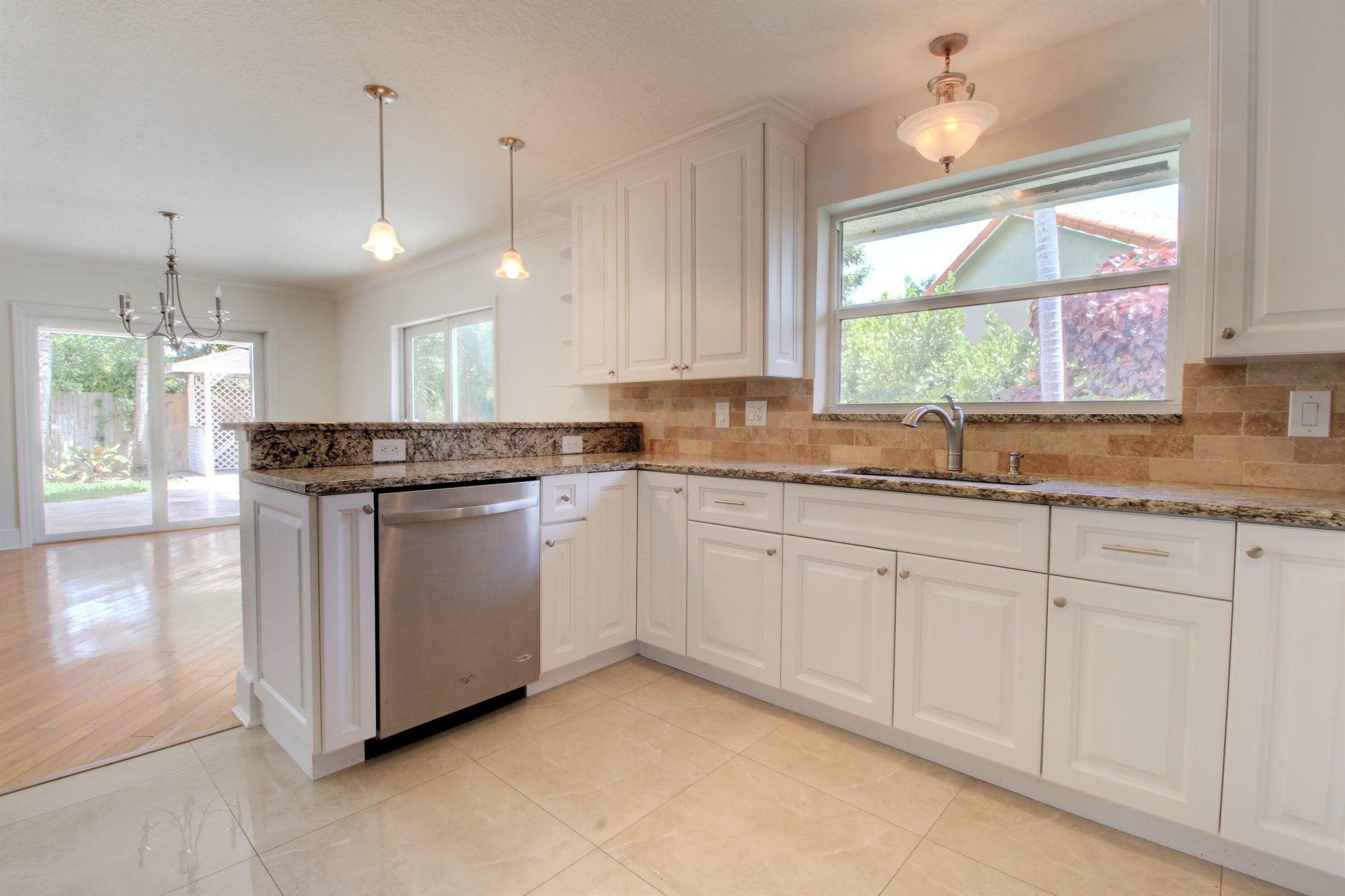 949 GREENSWARD Lane
