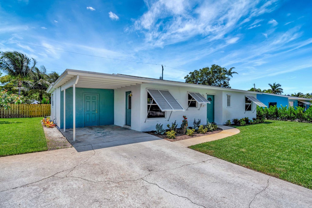 Photo of 713 Gumtree Road, North Palm Beach, FL 33408 (MLS # B26074634)