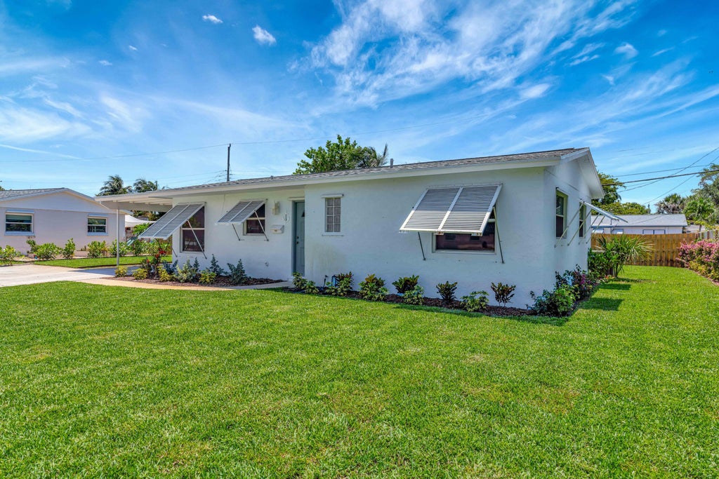 Photo of 713 Gumtree Road, North Palm Beach, FL 33408 (MLS # B26074634)