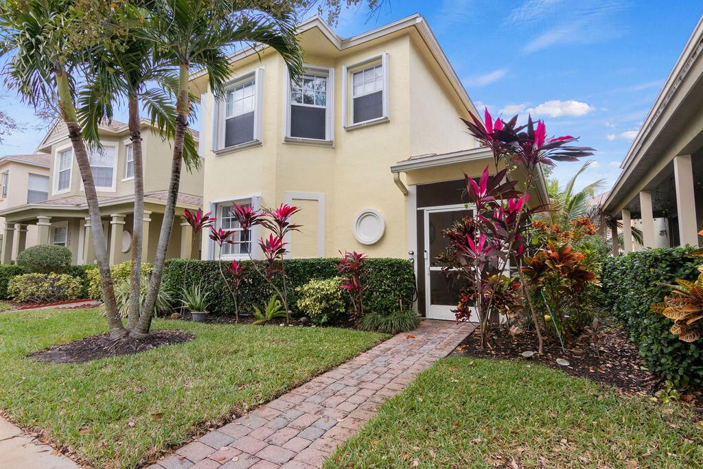 Photo of 2163 SE Bell Isle Drive, Port St Lucie, FL 34952 (MLS # R10853102)