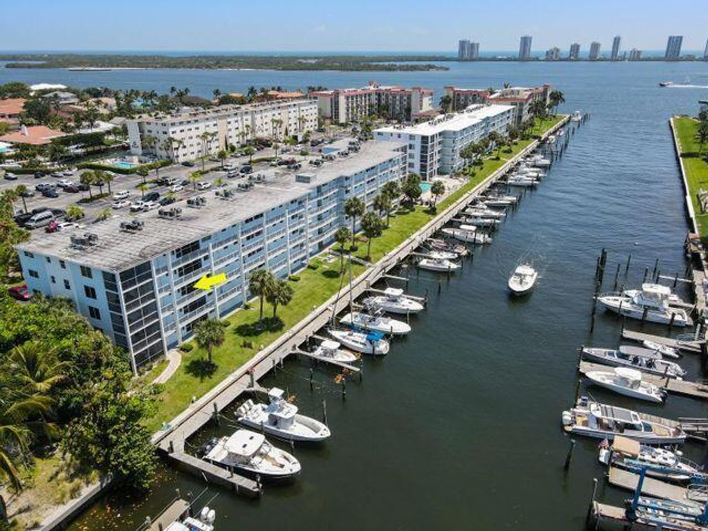 Photo of 108 Paradise Harbour Boulevard #314, North Palm Beach, FL 33408 (MLS # R10804486)