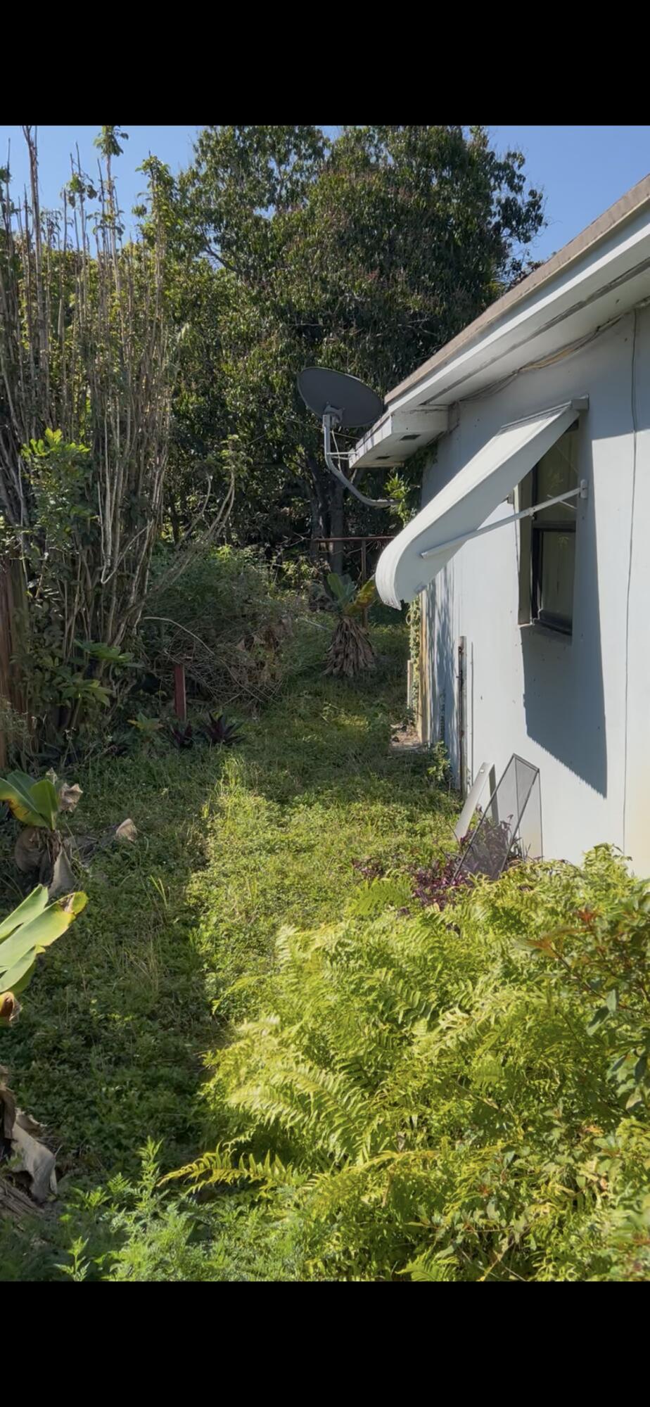 HOLLYWOOD LITTLE RANCHES - Residential