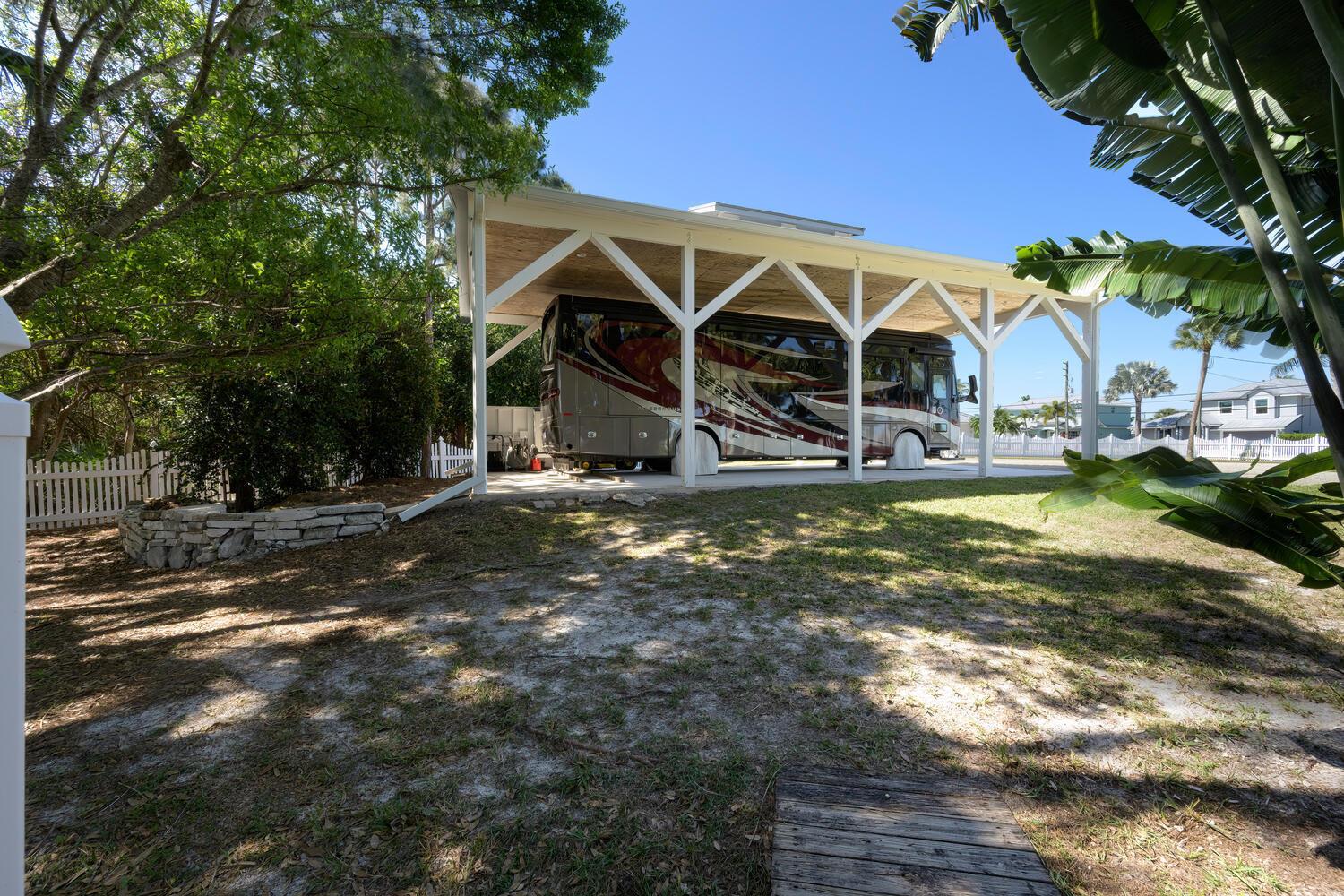 OTTERS RUN - Residential