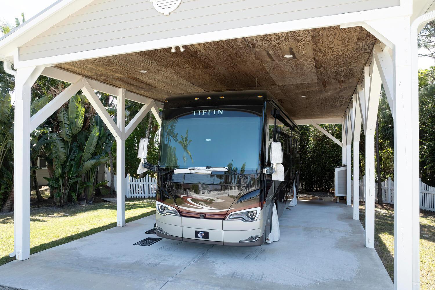 OTTERS RUN - Residential