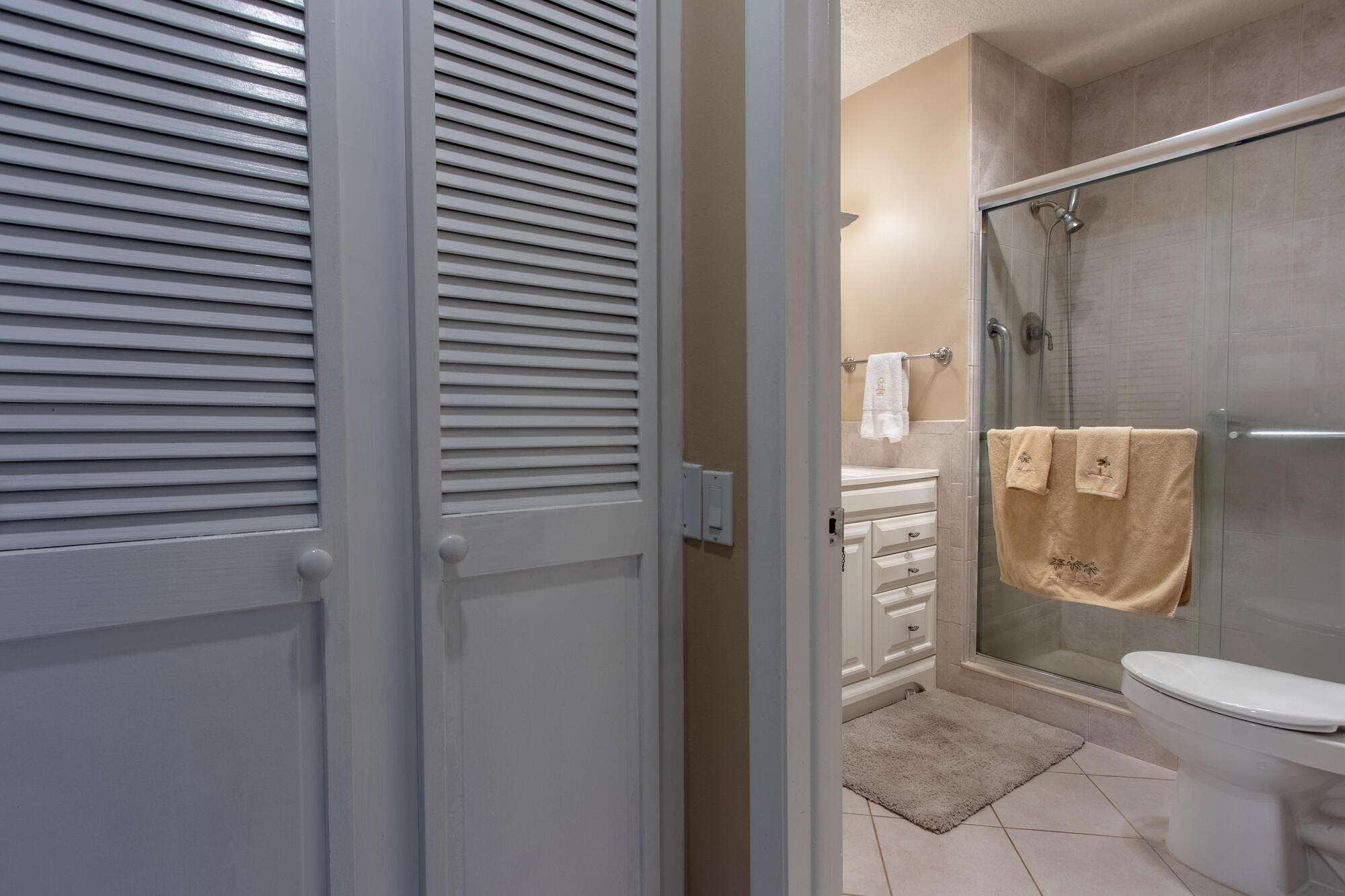 BOCA LAKES - Residential