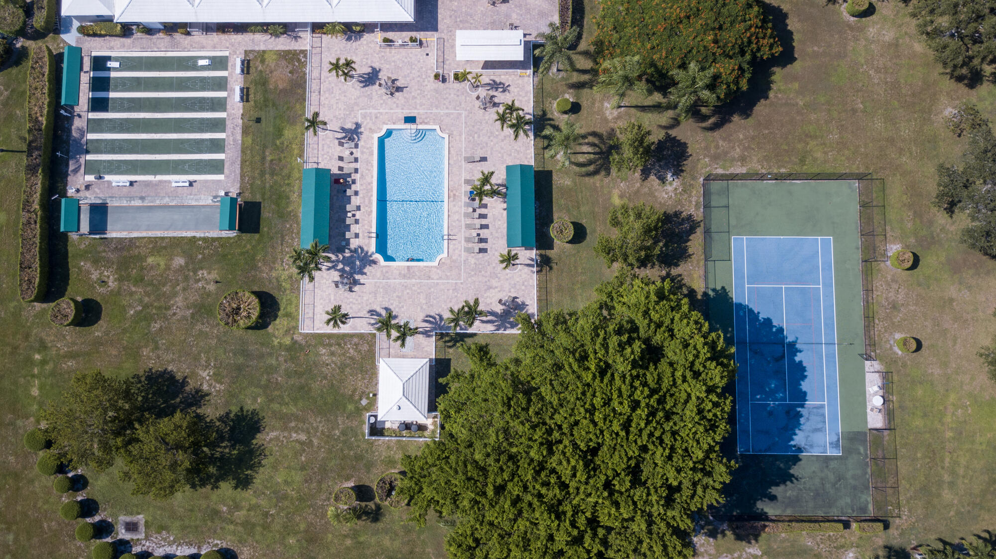 BOCA LAKES - Residential