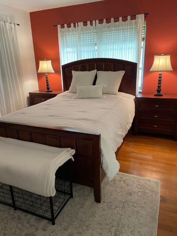 LAKESIDE DRIVE APTS INC - Residential Lease