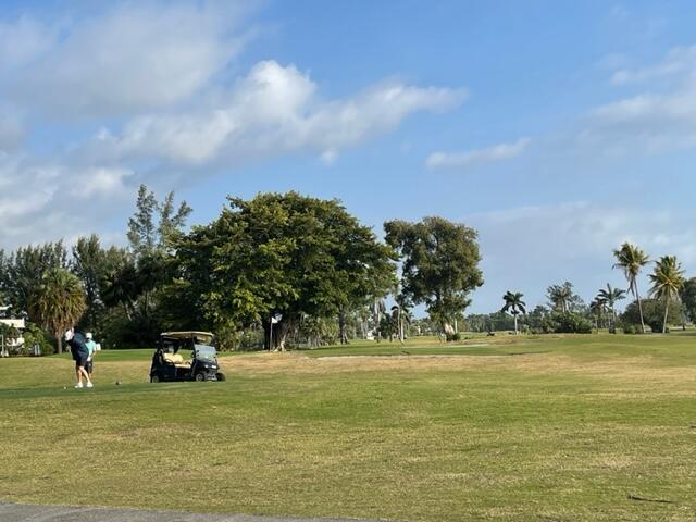 LAKESIDE DRIVE APTS INC - Residential Lease