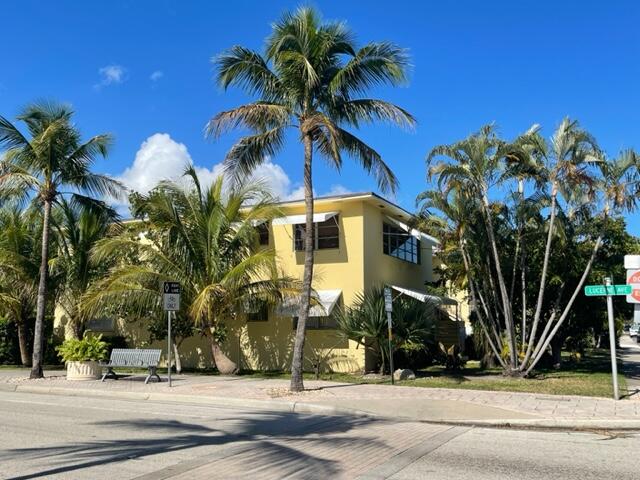 LAKESIDE DRIVE APTS INC - Residential Lease