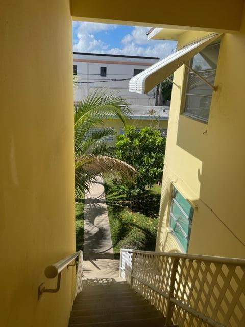 LAKESIDE DRIVE APTS INC - Residential Lease