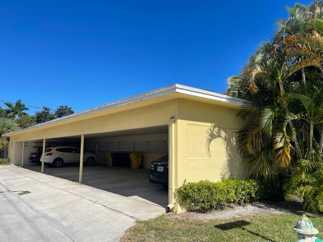 LAKESIDE DRIVE APTS INC - Residential Lease