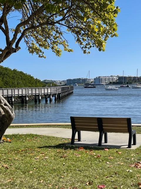 LAKESIDE DRIVE APTS INC - Residential Lease