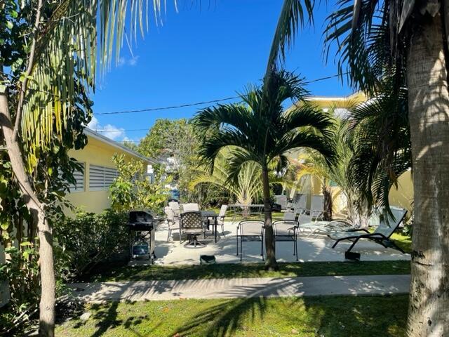 LAKESIDE DRIVE APTS INC - Residential Lease