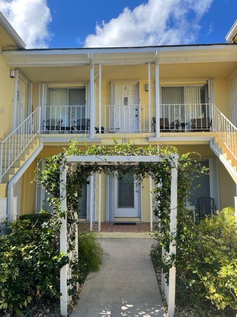 LAKESIDE DRIVE APTS INC - Residential Lease