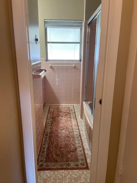 LAKESIDE DRIVE APTS INC - Residential Lease