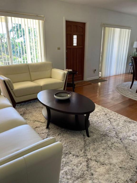 LAKESIDE DRIVE APTS INC - Residential Lease