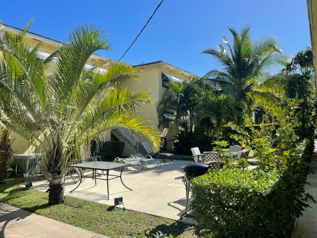 LAKESIDE DRIVE APTS INC - Residential Lease