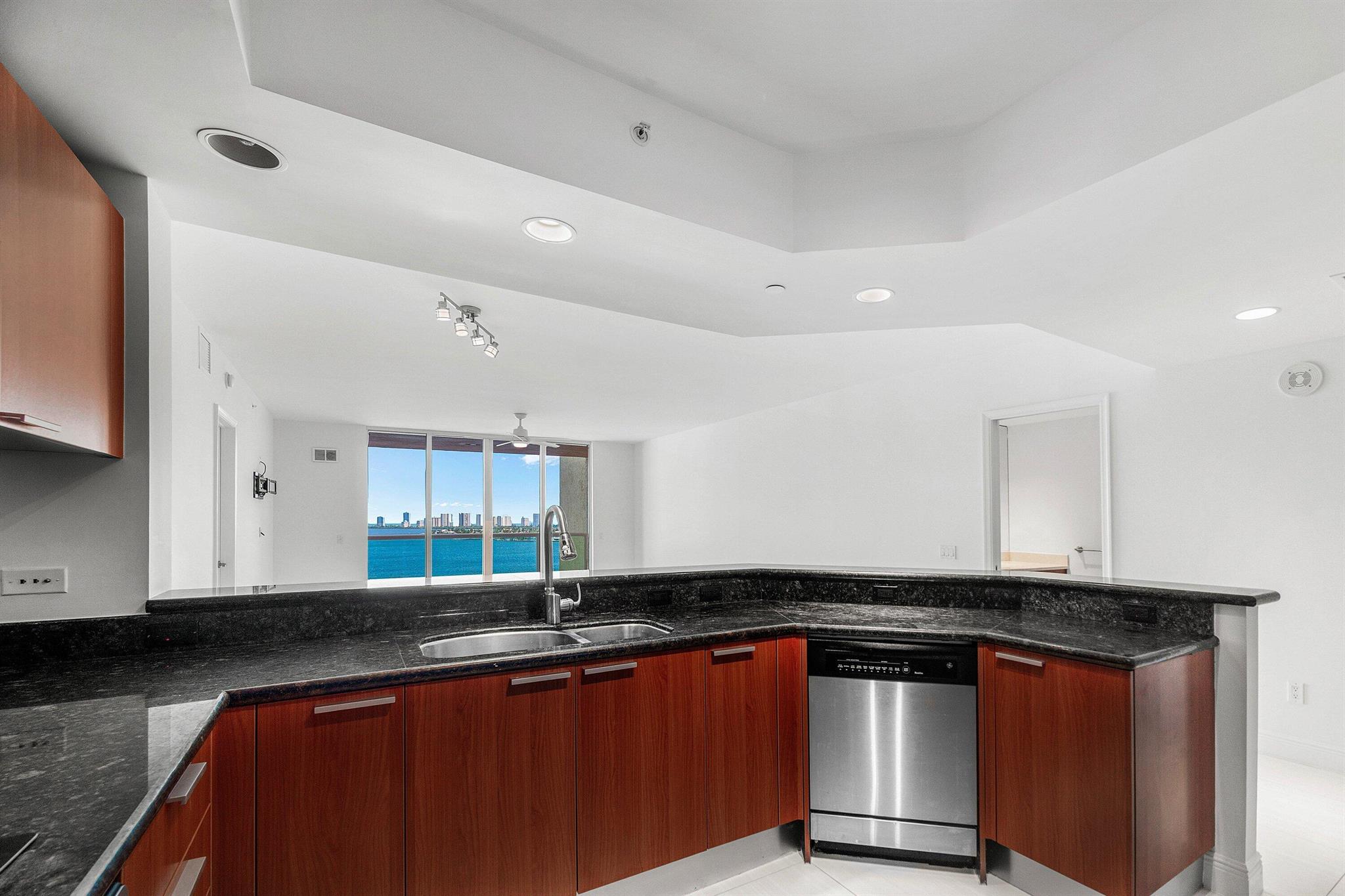 MARINA GRANDE RIVIERA BEA - Residential