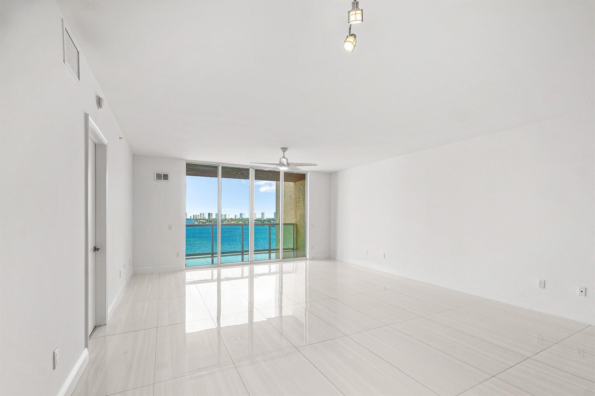 MARINA GRANDE RIVIERA BEA - Residential