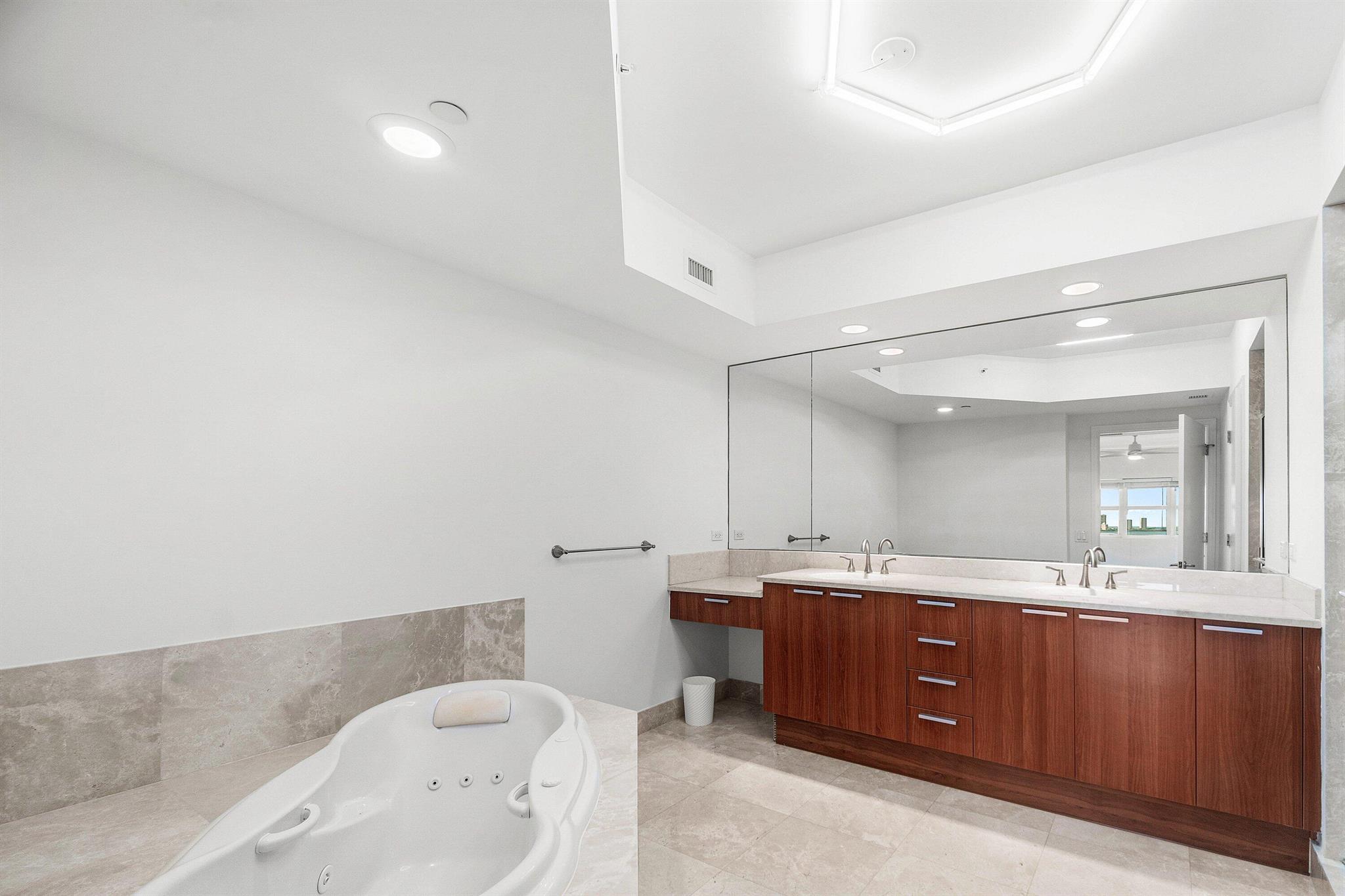 MARINA GRANDE RIVIERA BEA - Residential
