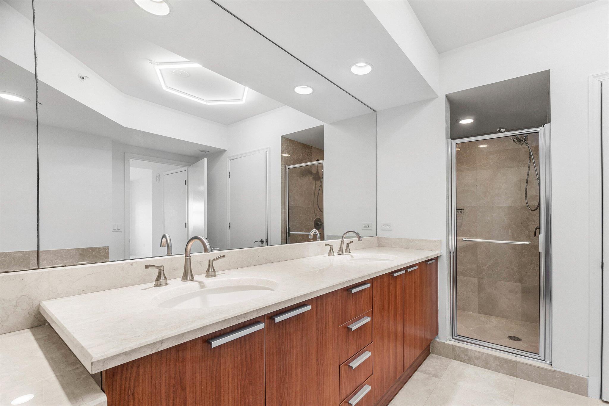 MARINA GRANDE RIVIERA BEA - Residential