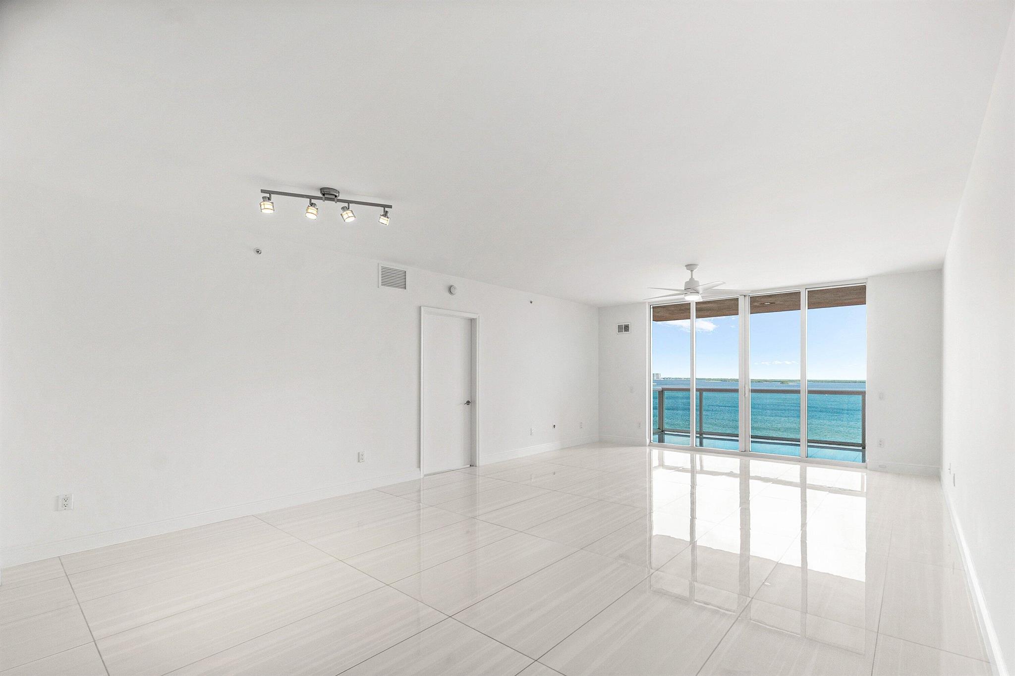MARINA GRANDE RIVIERA BEA - Residential
