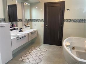 THE PINNACLE CONDO - Residential