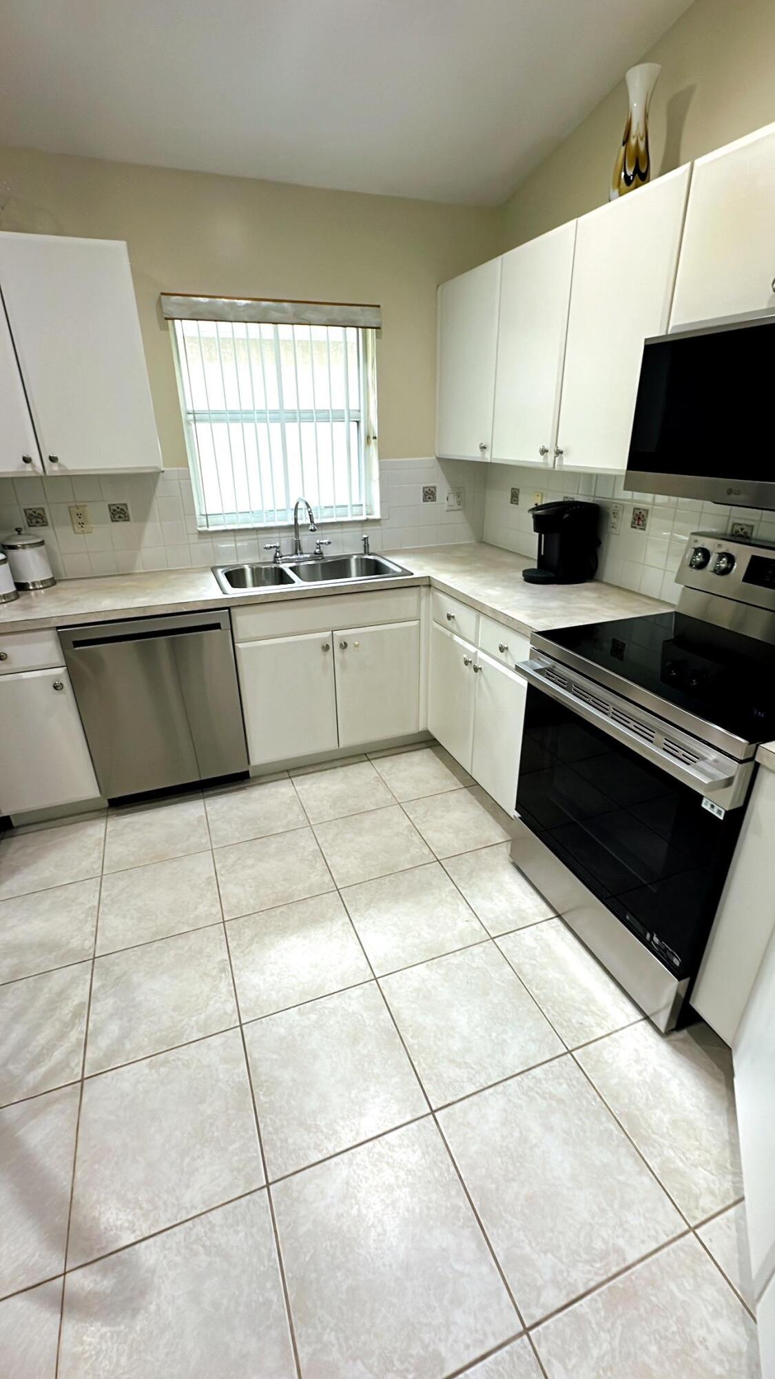 TOWNE PARK TR J - Residential